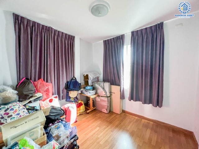 *****บ้านเดี่ยวมือสอง ม.สัมมากร อเวนิว ชัยพฤกษ์-วงแหวน1 เนื้อที่กว่า 52 ตร.ว. ฟังก์ชันครบ 3 ห้องนอน 2 ห้องน้ำ 2 ที่จอดรถ บ้านสวย สภาพดีมาก พร้อมเข้าอยู่ แถมฟรี !! เครืองปรับอากาศ 2 เครื่อง+เครื่องทำน้ำอุ่น 2 เครื่อง ตอบโจทย์ทุกครอบครัว บนทำเลเดินทางสะดวก เข้าสู่ใจกลางเมืองได้อย่างสะดวกสบาย ใกล้ทางด่วนอุดรรัถยาและรถไฟฟ้าสายสีม่วง สถานีคลองบางไผ่